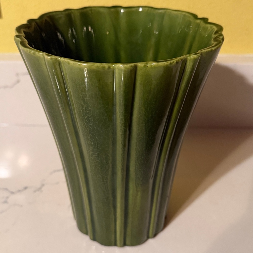 *Ribbed VTG Marked H 2 Haeger USA Hunter Green Tall 7 3/4" Pottery Ceramic Vase